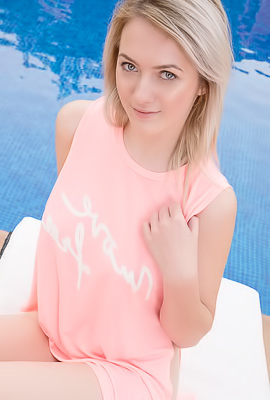 Kate Fresh Spreading Her Hot Pink Pussy Open